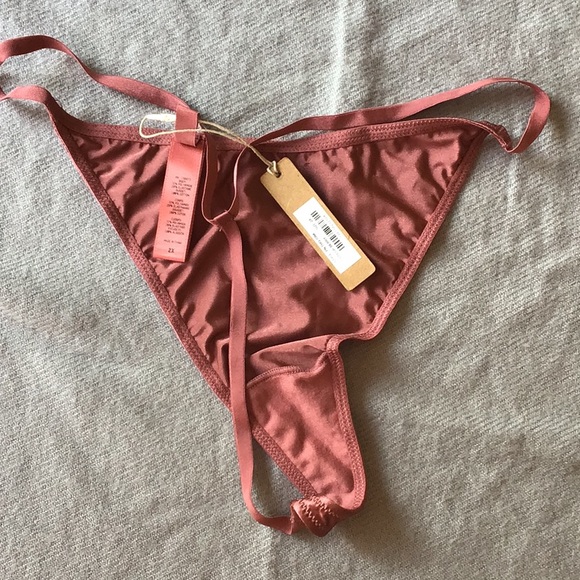SKIMS Fits Everybody G-String Thong, color-berry, size 2X, NWT - Picture 3 of 5